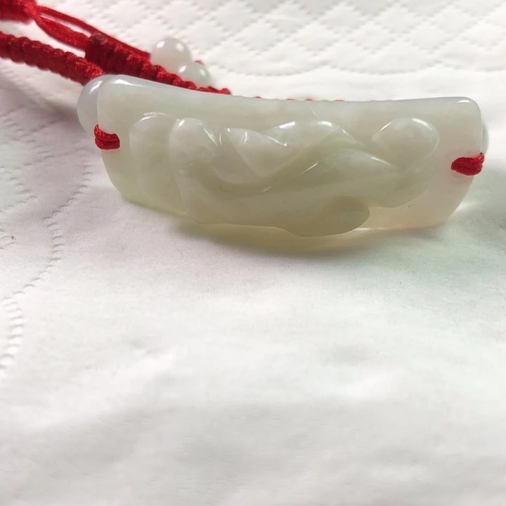 H***y翡翠未镶嵌颈饰手串