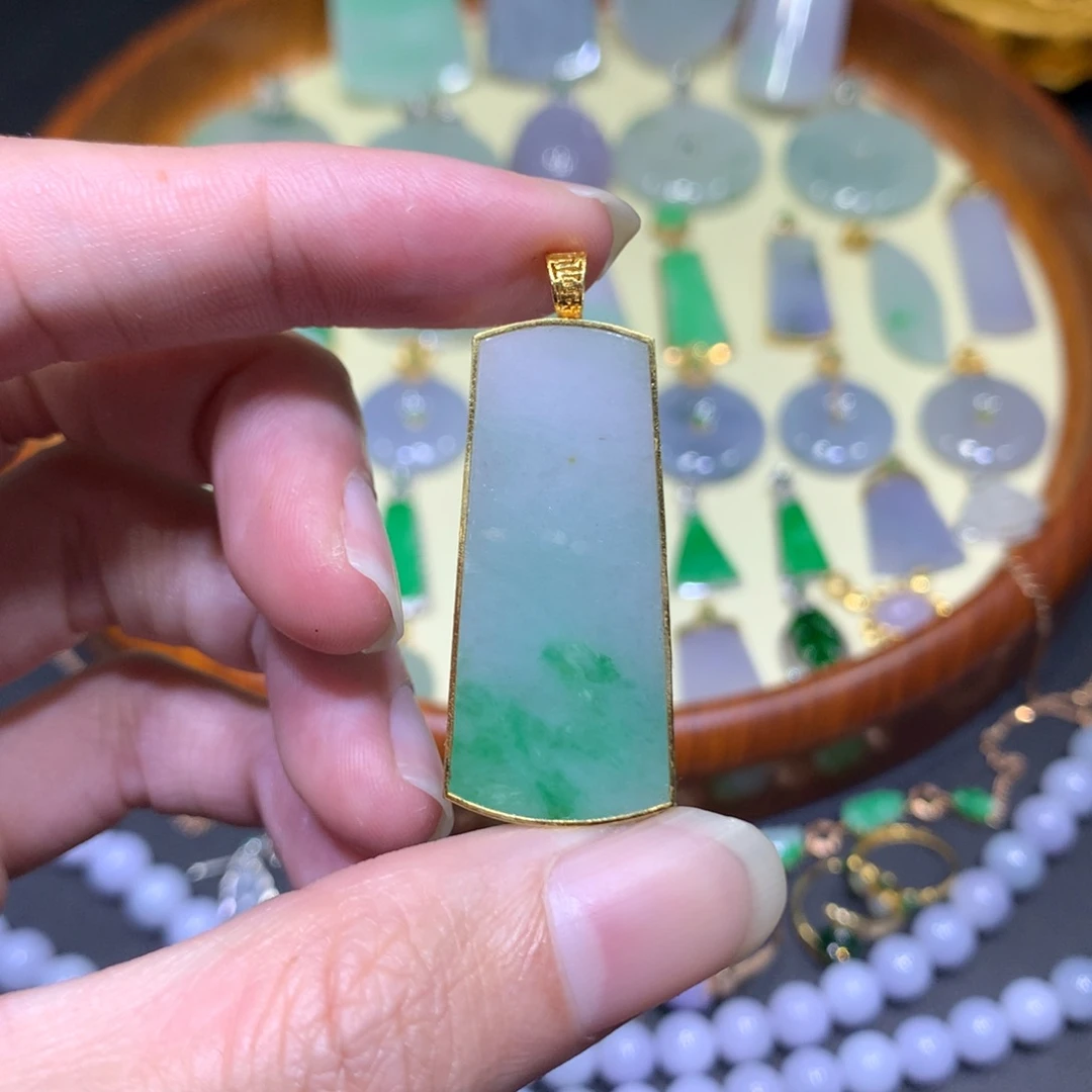 翡翠吊坠(不含链)18K金镶嵌