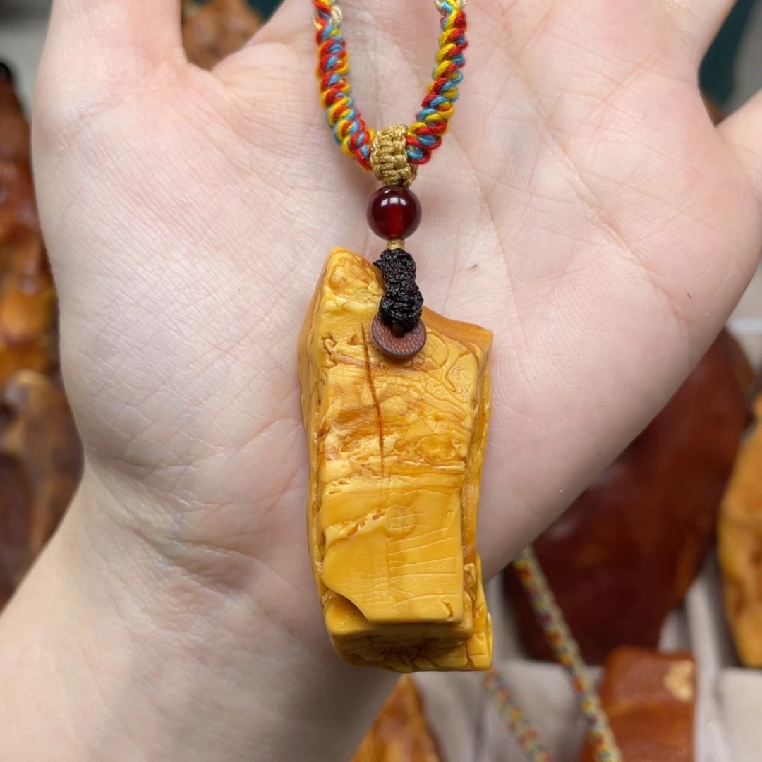 琥珀珠宝奇石未镶嵌