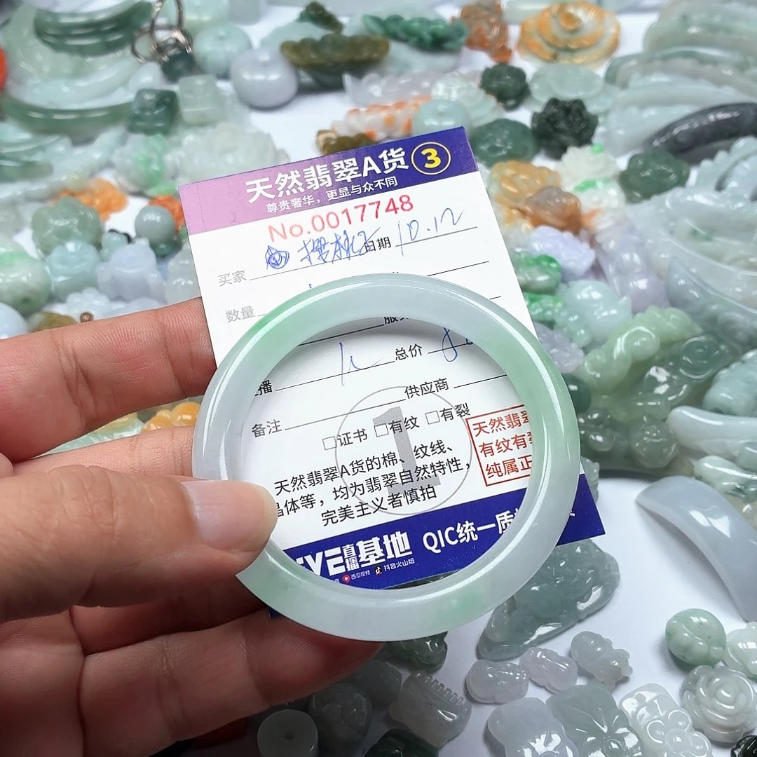 爱****翡翠未镶嵌颈饰35678