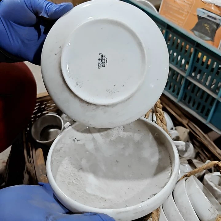 摆件盘子碗茶壶啥都有