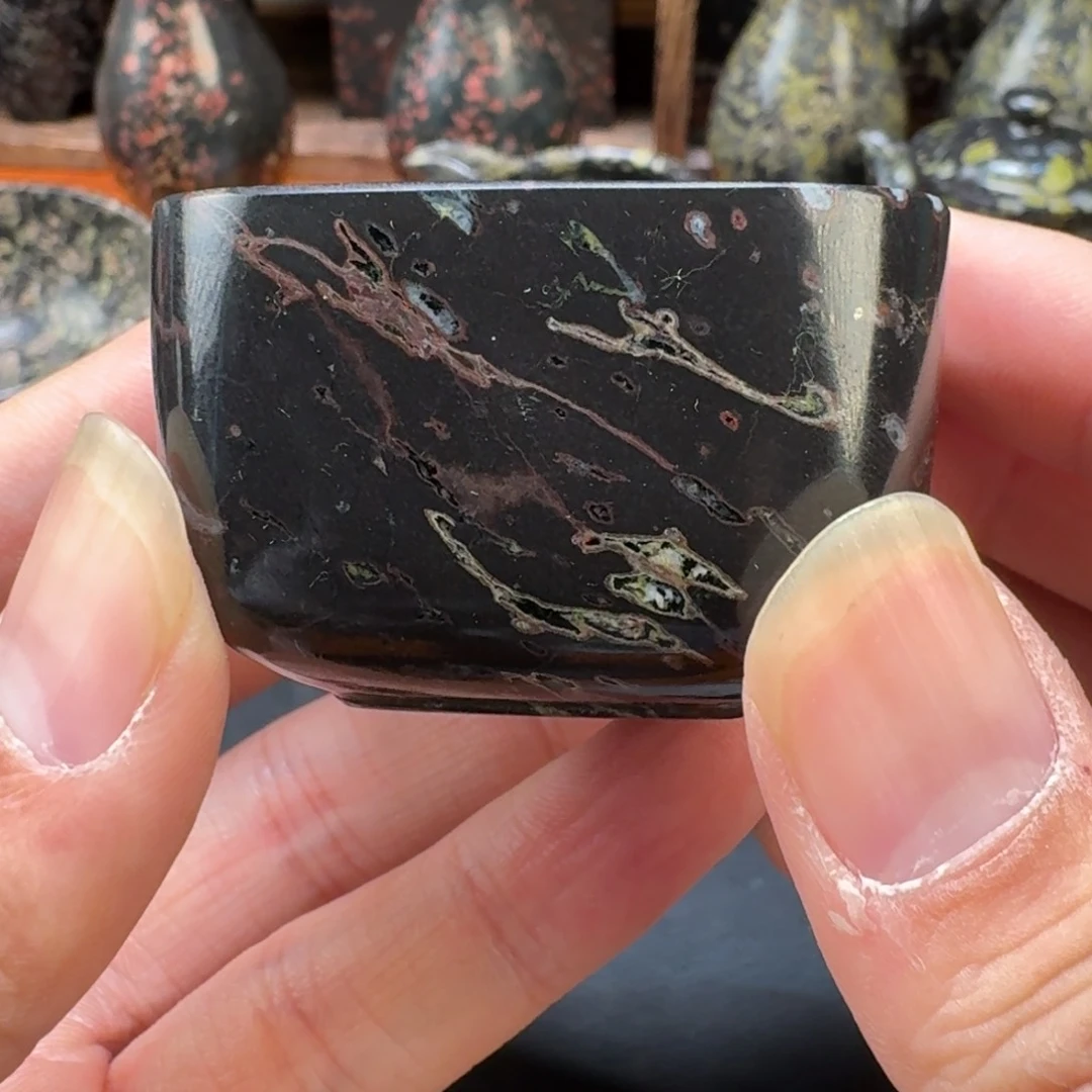 一***石梅花玉精品四方杯