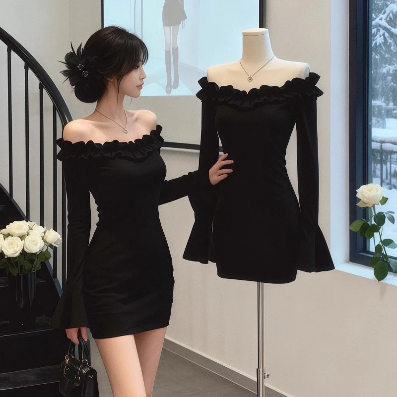 喇叭袖裙子设计感秋季一字肩包臀连衣裙气质短裙性感甜辣小黑裙