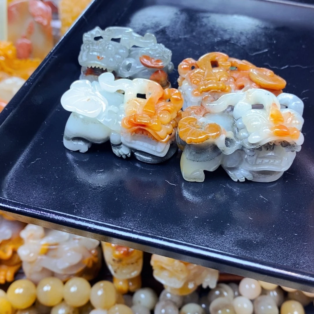 石英质玉（黄龙玉）未镶嵌颈饰