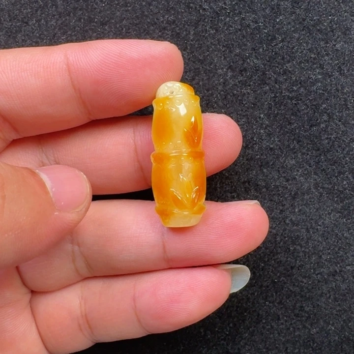 蜜蜡未镶嵌珠宝奇石