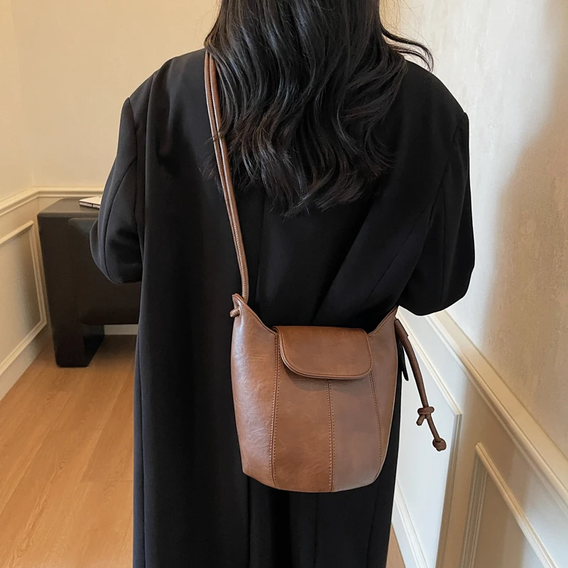 【南瓜包】法式小众设计师油蜡皮质感单肩斜挎女包秋冬新款F92