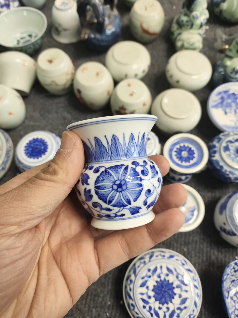 景德镇缠枝莲大花瓶盖置茶周边