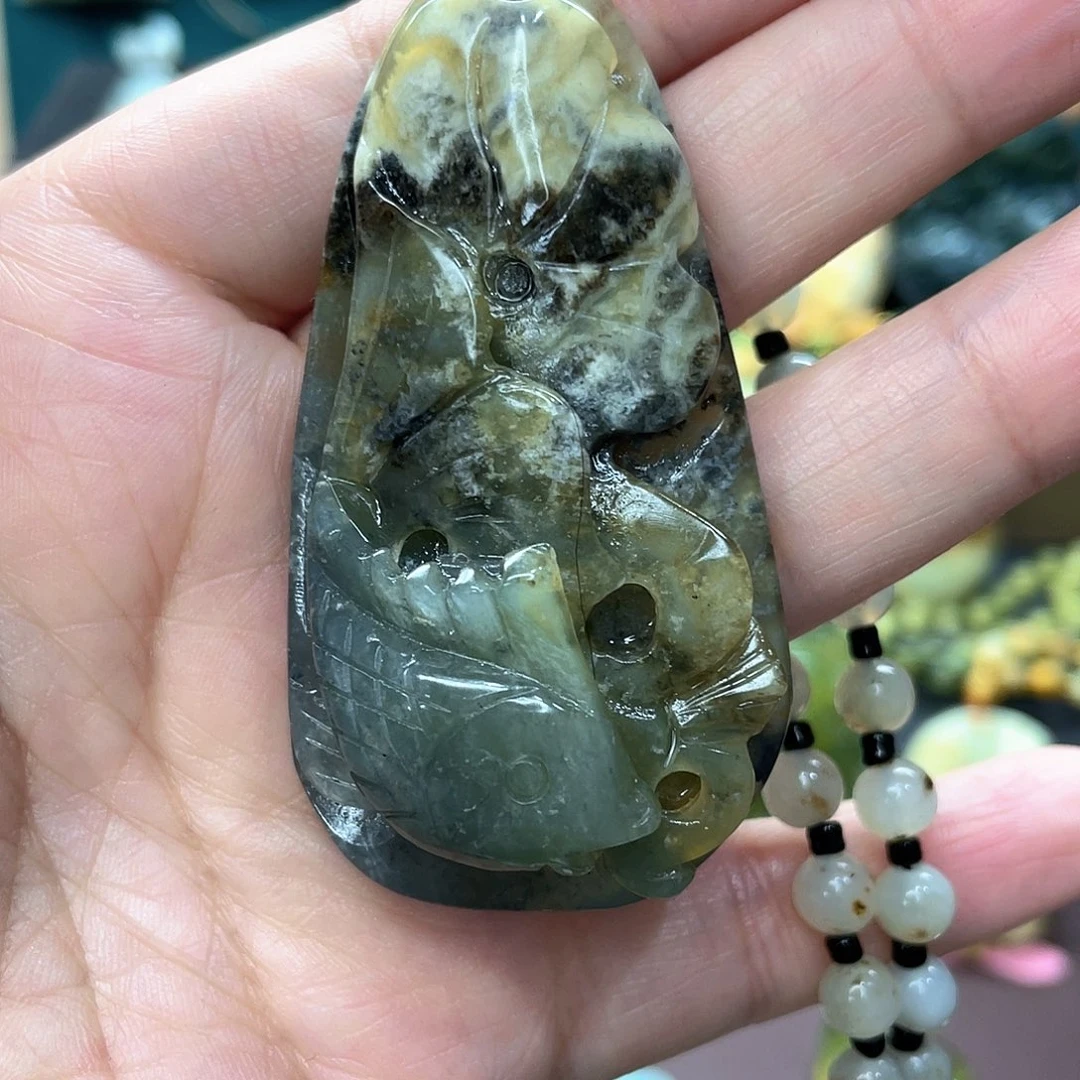 蛇纹石玉颈饰未镶嵌