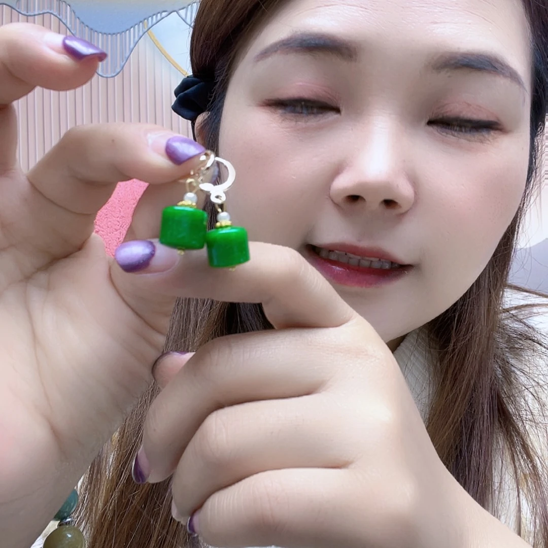 翡翠未镶嵌颈饰耳扣