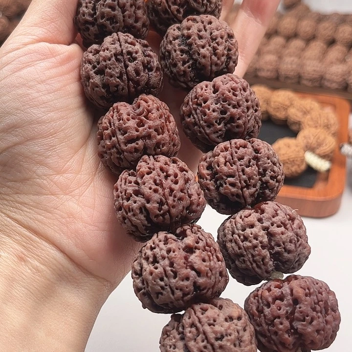 苏***杨金刚菩提手串方墩大梅花27.8