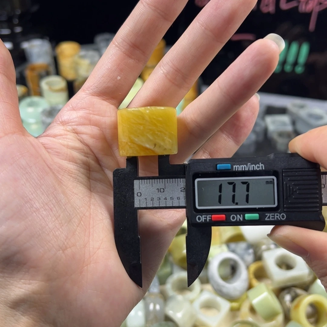 蛇纹石玉未镶嵌戒指