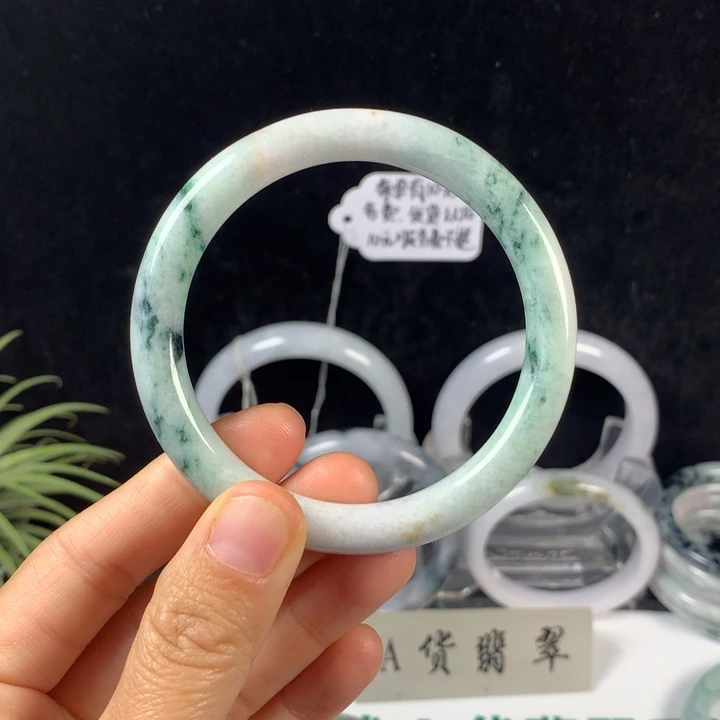 翡翠未镶嵌手镯65号。 56.8圈