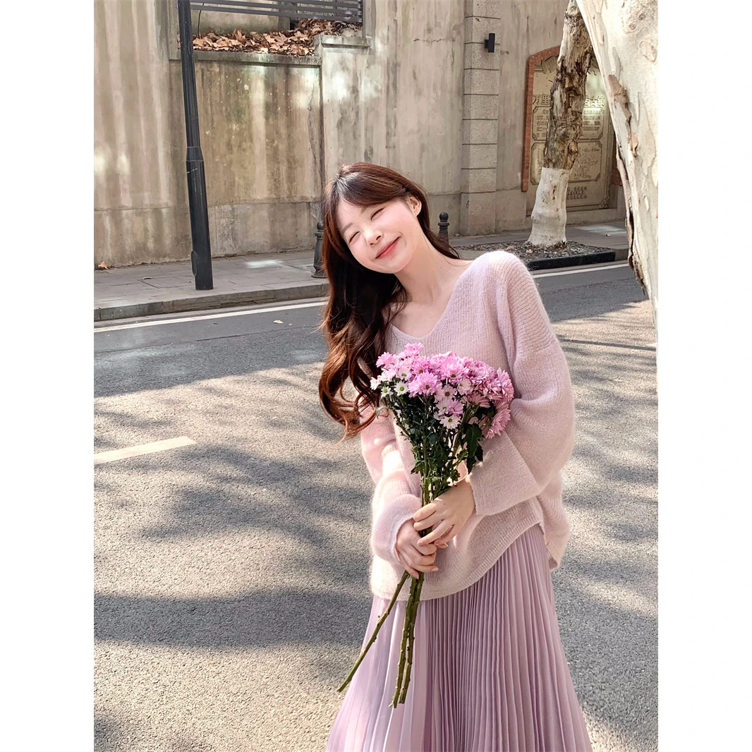 宽松慵懒v领套头毛衣+ 氛围感立体裁剪压褶半身裙两件套