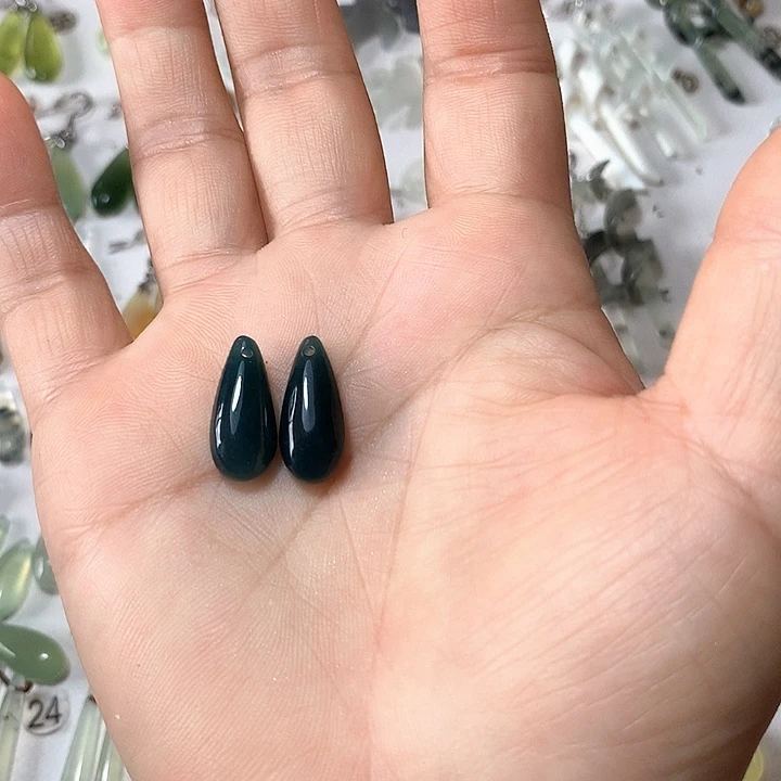 南***^蛇纹石玉未镶嵌耳环