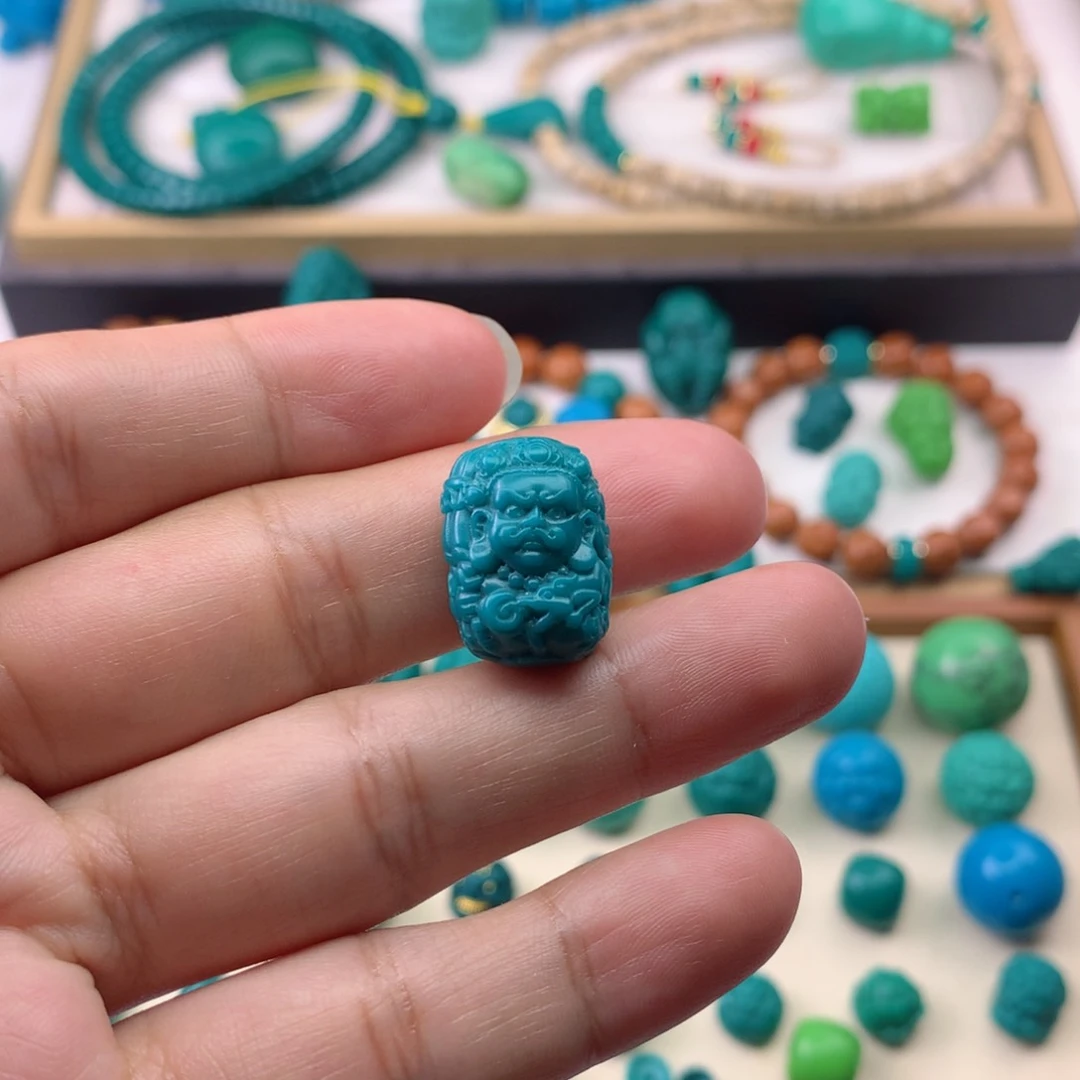 琉璃颈饰精工雕刻配饰