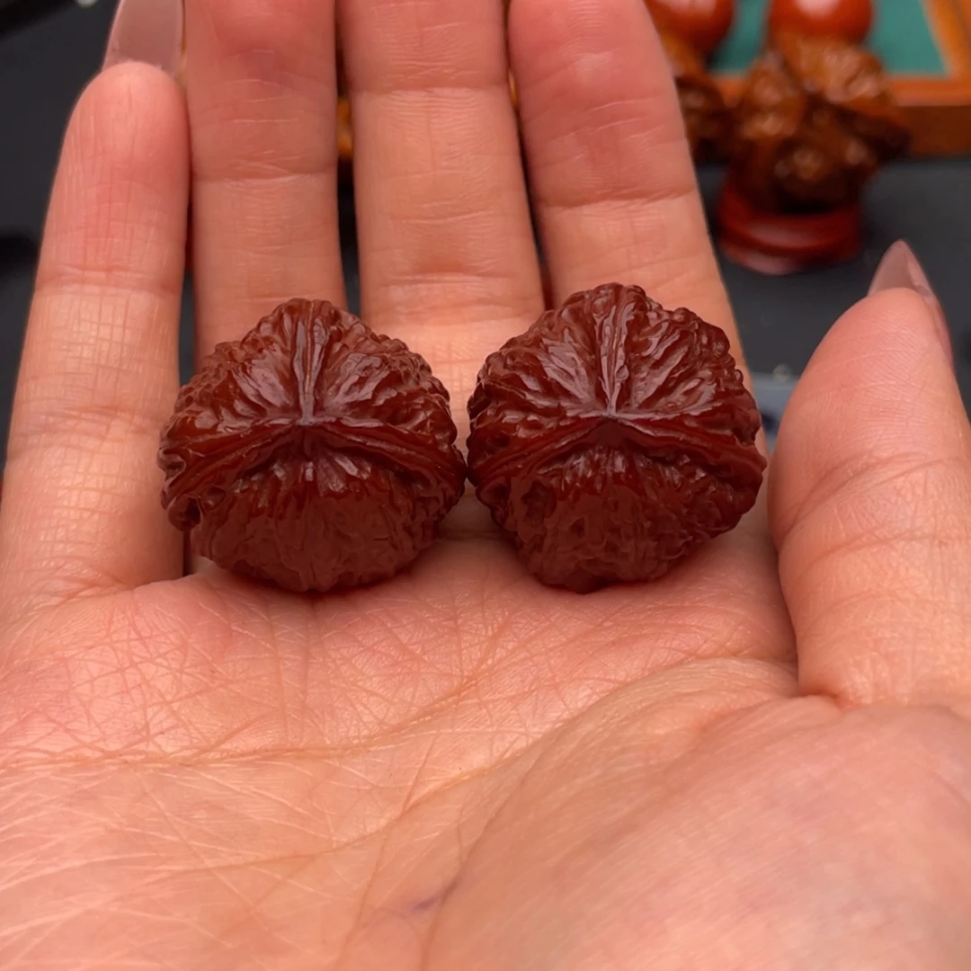 尹***、把件文玩核桃三棱