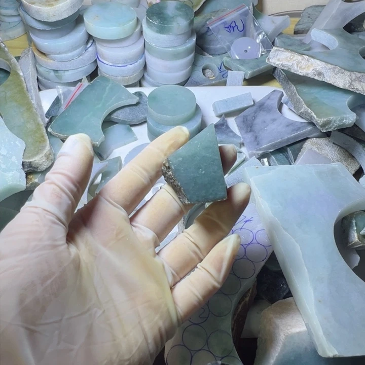 颈饰未镶嵌翡翠星**泪