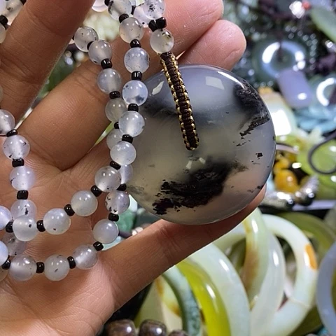 岫玉未镶嵌颈饰挂件