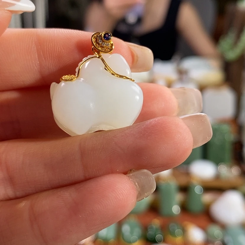 【闪购商品】吊坠(赠链)18K金镶嵌和田玉
