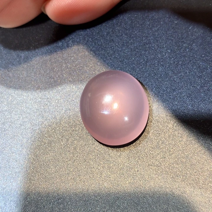以***马芙蓉石未镶嵌笔搁30.2克拉