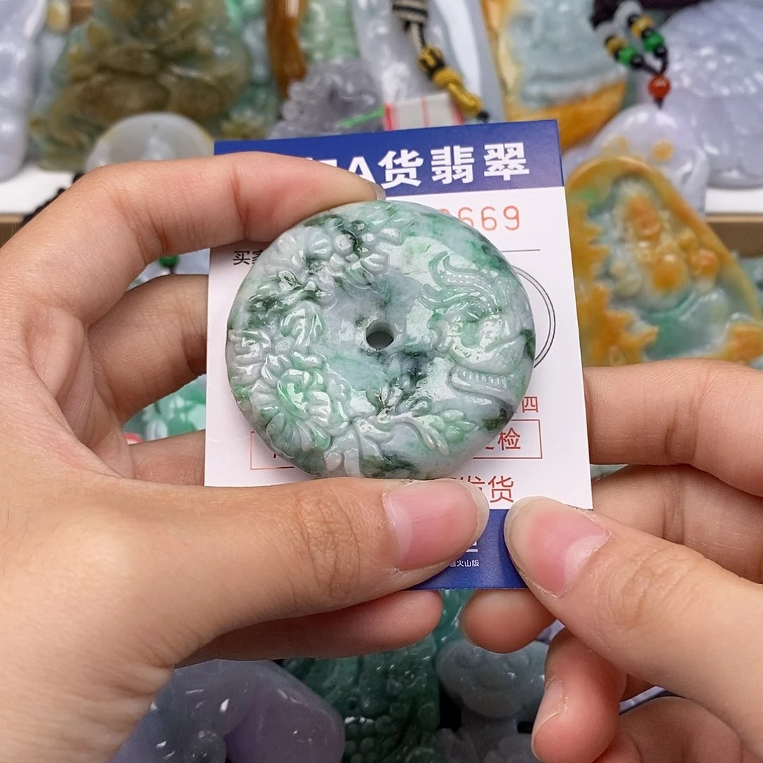 吊坠(不含链)未镶嵌翡翠