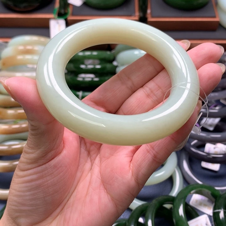 【闪购商品】未镶嵌手镯和田玉