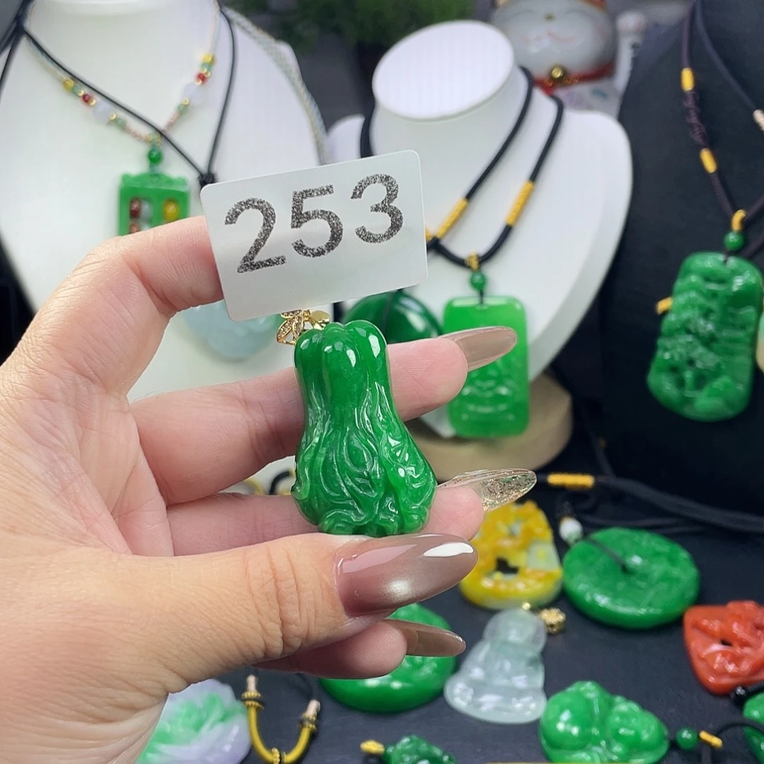 翡翠未镶嵌吊坠(赠链)