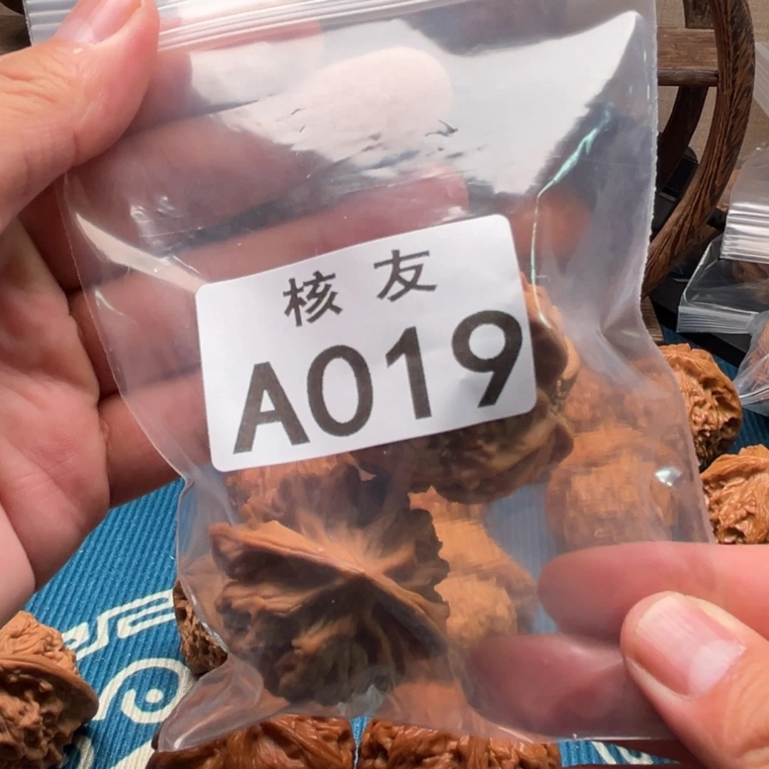 绿***丶吊坠文玩核桃大龙纹