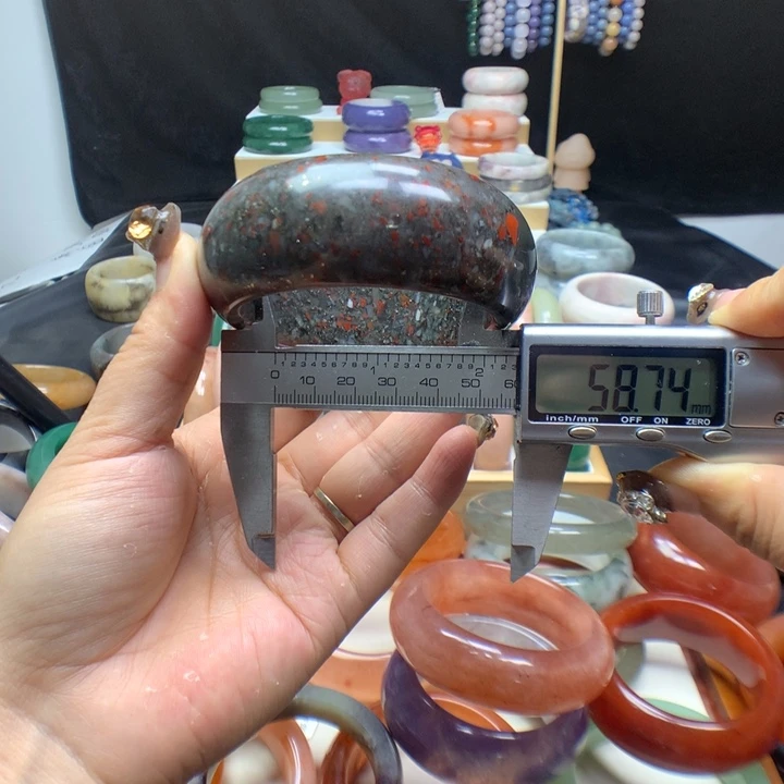 未镶嵌手镯石英质玉