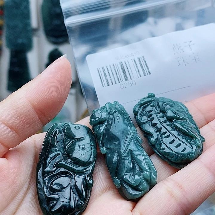 翡翠未镶嵌颈饰翡翠