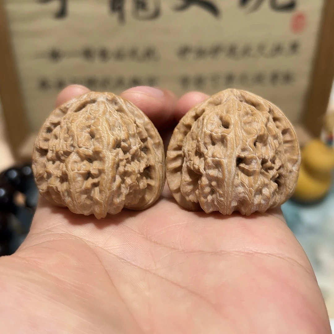 25号文玩核桃41尺三角白