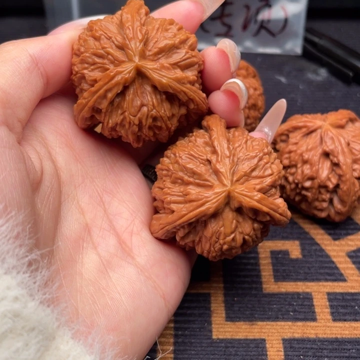 过***客文玩核桃吊坠白狮子