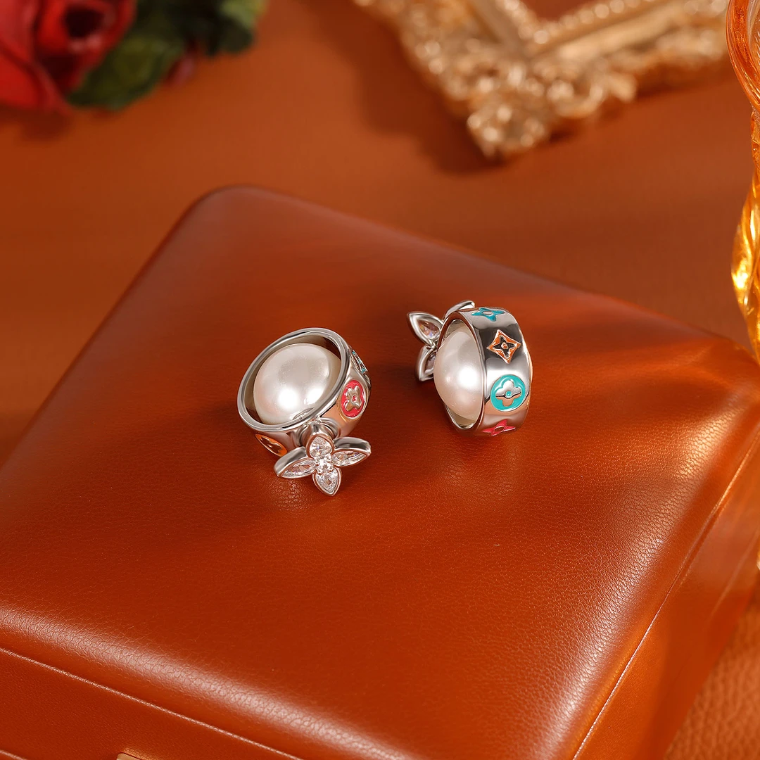 合金耳饰 【5565】法式轻奢四叶草老花珍珠耳钉气质耳饰女小众饰品