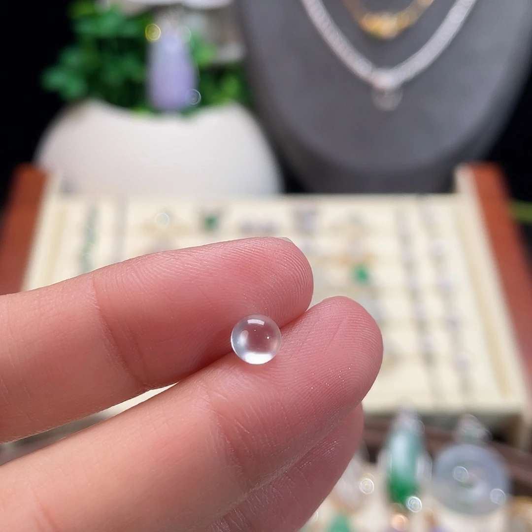 翡翠散珠白冰蛋面