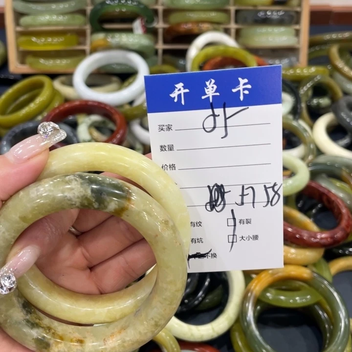 蛇纹石玉未镶嵌手镯
