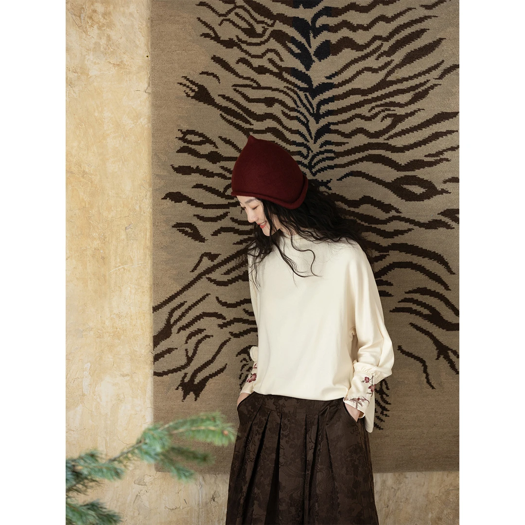 牧衣游原创棉混纺手工刺绣T恤女冬柔软亲肤多色百搭打底上衣 檐铃