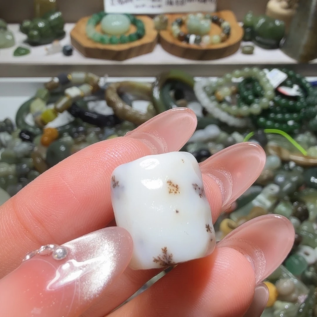 和田玉未镶嵌珠宝奇石