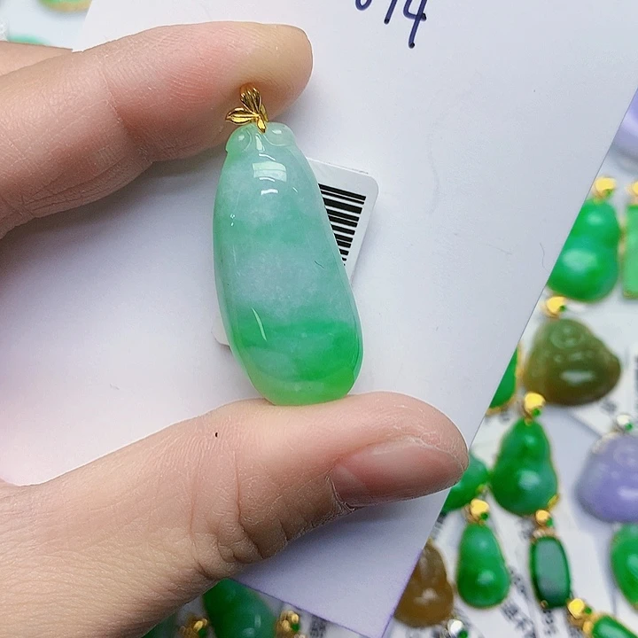 翡翠18K金镶嵌颈饰