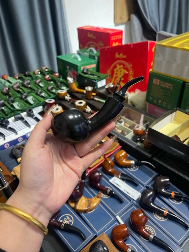 橡果黑礼服石楠木烟斗