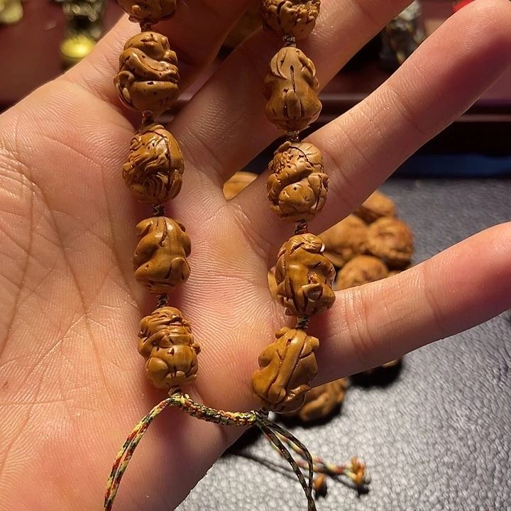 大桃核雕刻十二生肖