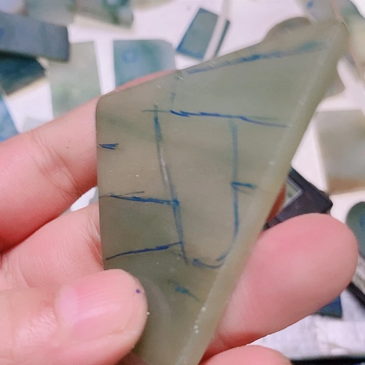 翡翠挂件未镶嵌翡翠