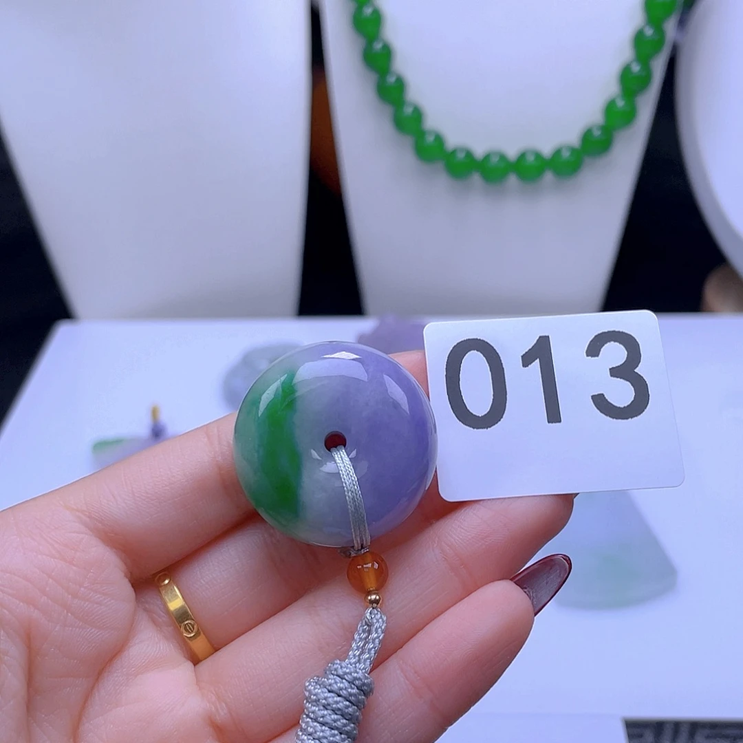 翡翠吊坠(赠链)未镶嵌