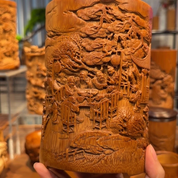 手工雕刻夜宴图笔筒