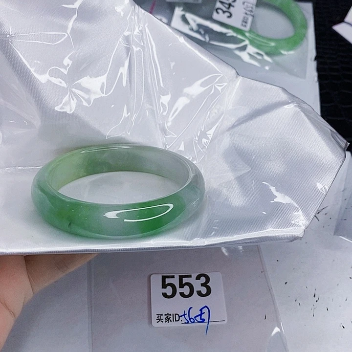 翡翠未镶嵌手镯一图一物实物为准（微瑕处理）