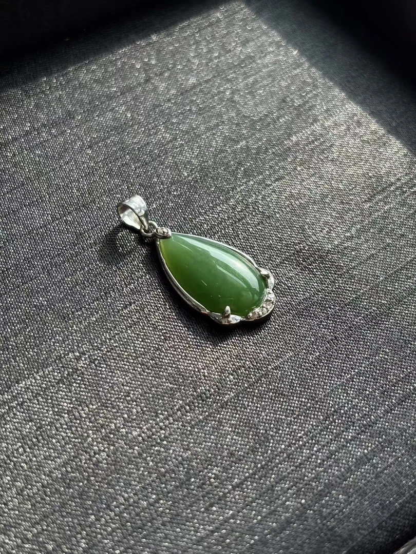 水滴-七号矿菠菜绿碧玉和田玉吊坠气质百搭设计款吊坠