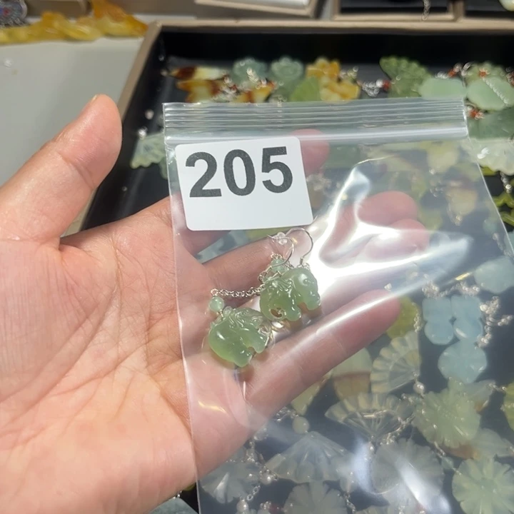 蛇纹石玉耳饰未镶嵌含**语