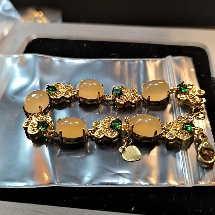 沏***茶石英岩玉未镶嵌戒面