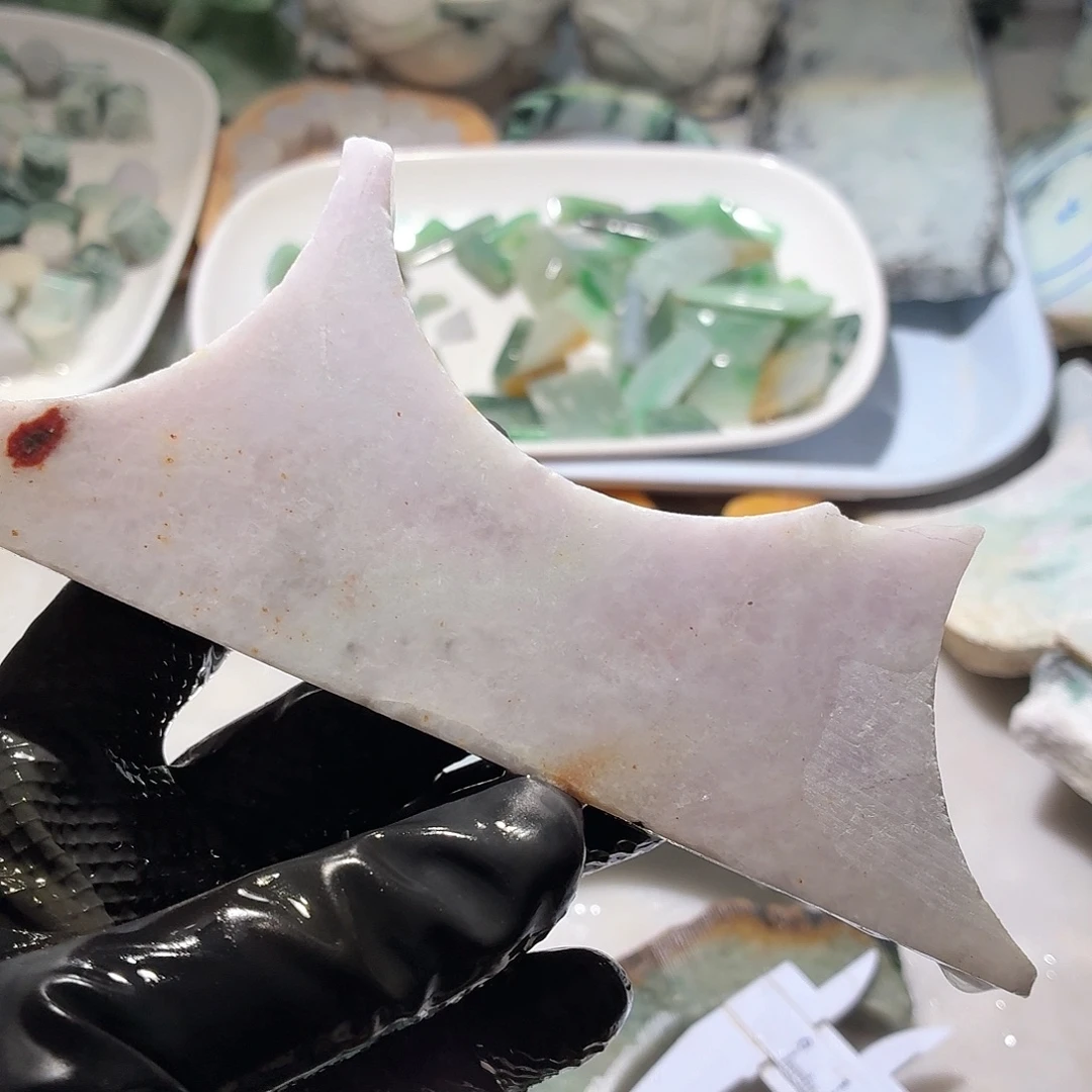 翡翠未镶嵌颈饰边角料