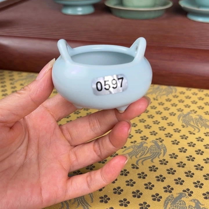 月白釉小香炉无纹不开