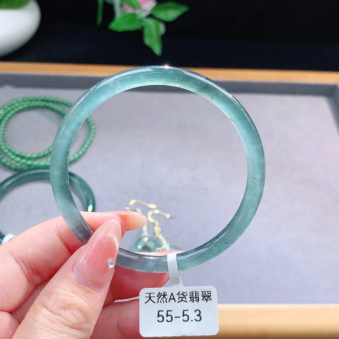 未镶嵌手镯（圆镯）翡翠